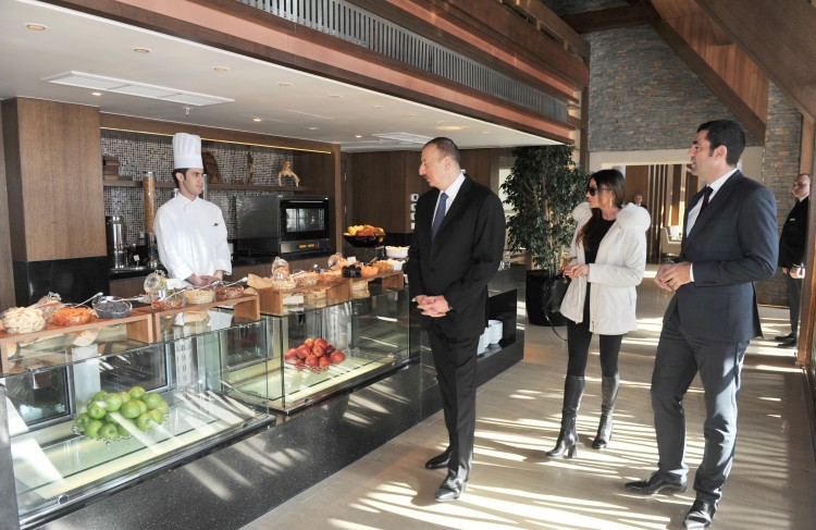 Prezident İlham Əliyev və xanımı Mehriban Əliyeva "Şahdağ" kompleksində "Park Chalet" oteli və 1 nömrəli kanat və xizək enişinin açılışında iştirak ediblər - YENİLƏNİB - FOTO