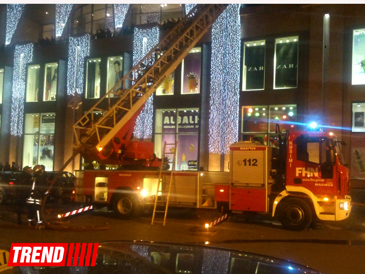 Bakıda "28 Mall" ticarət mərkəzində yanğın baş verib - YENİLƏNİB - VİDEO - FOTO