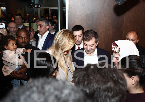 Pornoulduzun ümidinə qalan ölkə - FOTO