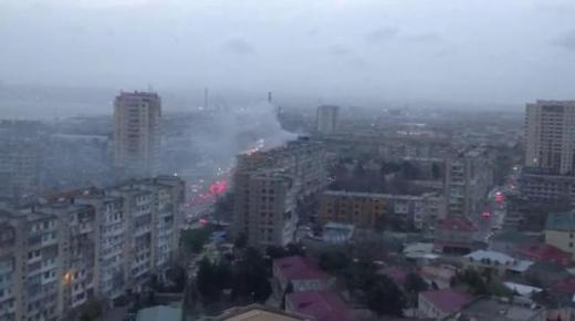 Bakı belə yanğın görməmişdi: yaşayış binası alov içində - YENİLƏNİB - VİDEO - FOTO