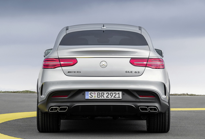 Yuklənmiş, aqressiv Mercedes - FOTO