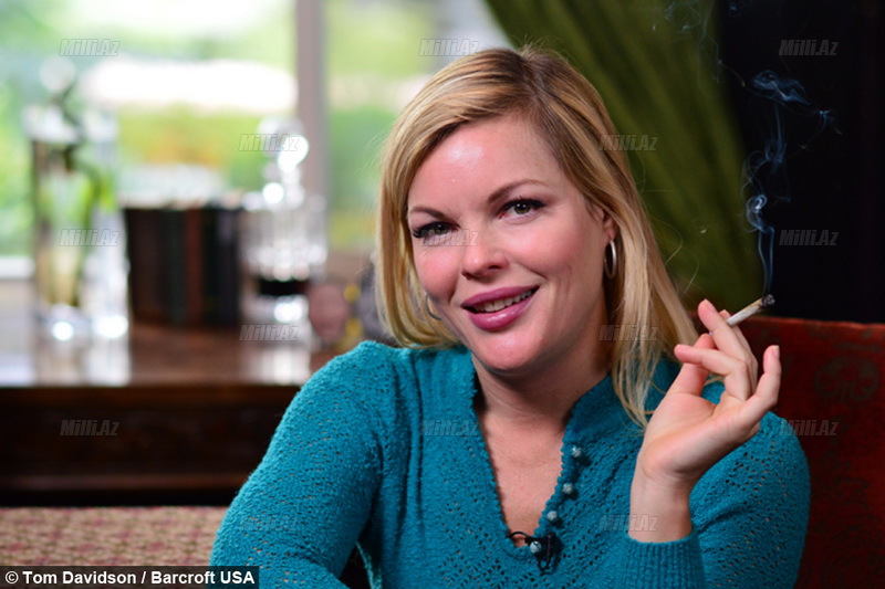 Dünyanın ən nəşəxor qadını: "Tüstü mənə ləzzət verir" - VİDEO - FOTO