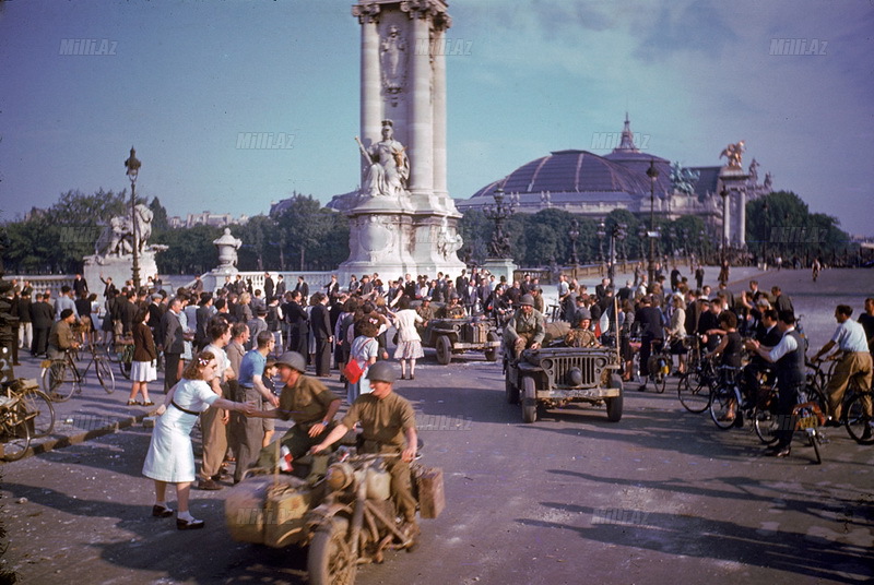 Azadlığa qovuşmuş Paris - FOTO
