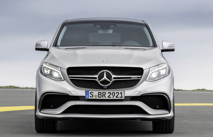 Yuklənmiş, aqressiv Mercedes - FOTO