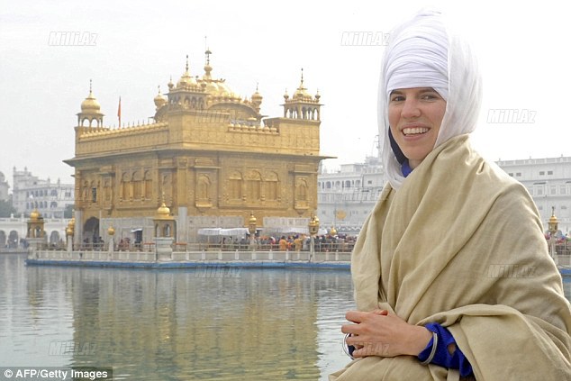 Nazirin qızını dəli sayır, qovmaq istəyirlər - FOTO