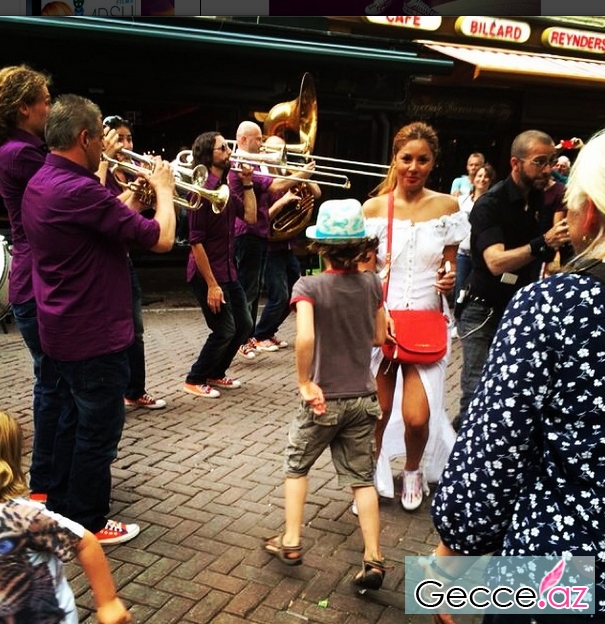 Verilişindən uzaqlaşan aparıcı Amsterdamda - FOTO
