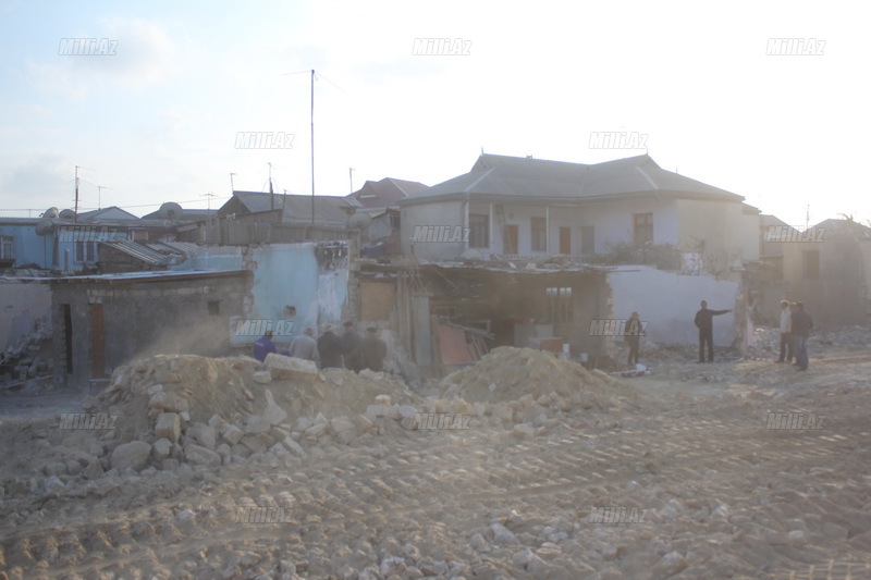 Bakıda böyük prospektin ətrafı sökülür - FOTO