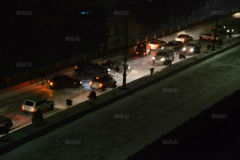 Bakıya gələn yol, gecəyarı - FOTO