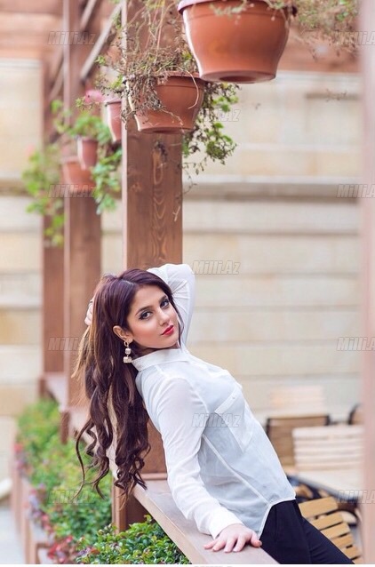 Teleaparıcı Nərmin Əlisoy: "Həyatımda biri var..." - FOTOSESSİYA