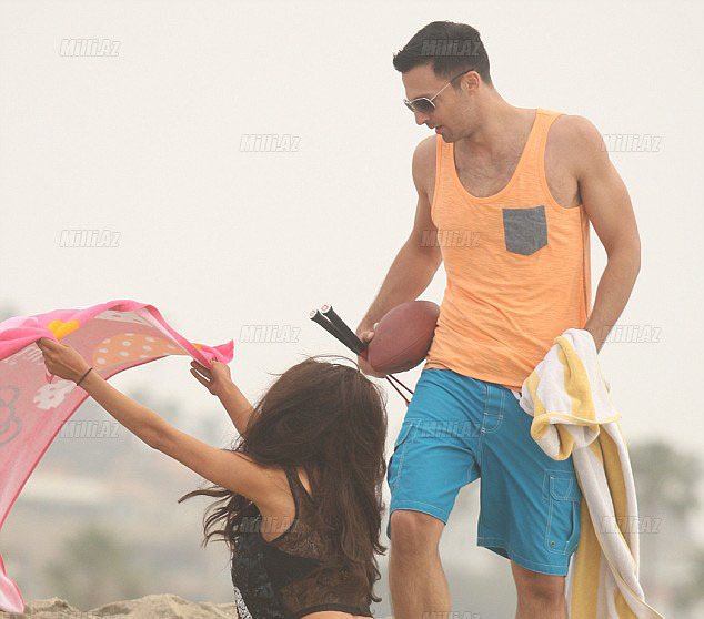 51 yaşlı ərdən boşanan 19 yaşlı qadın yeni məşuqu ilə - FOTO