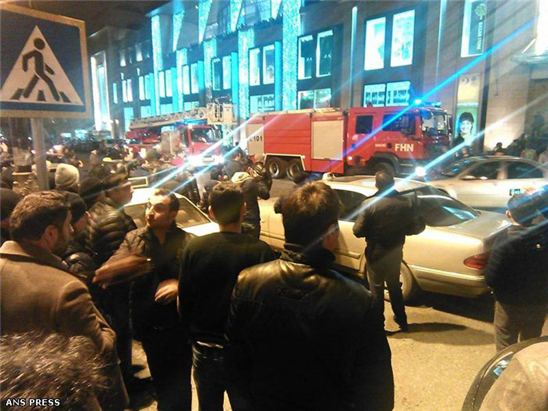 Bakıda "28 Mall" ticarət mərkəzində yanğın baş verib - YENİLƏNİB - VİDEO - FOTO