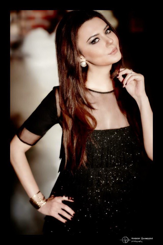 Oksana Rəsulova Hindistanda "alovlu" FOTOSESSİYAya çəkilib