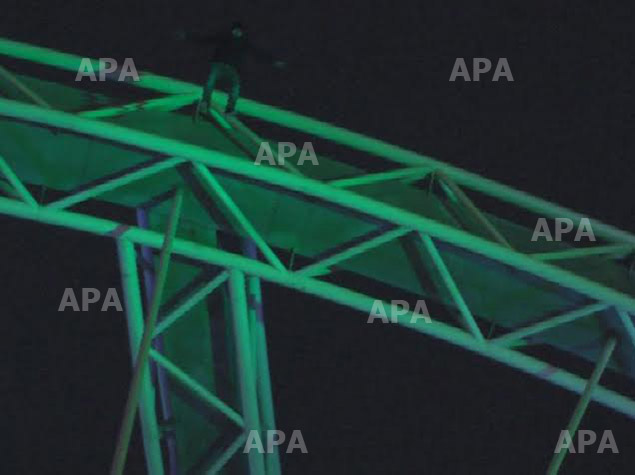 Bakıda özünü körpüdən atan gəncin kimliyi müəyyənləşdi - YENİLƏNİB - ANBAAN VİDEO - FOTO