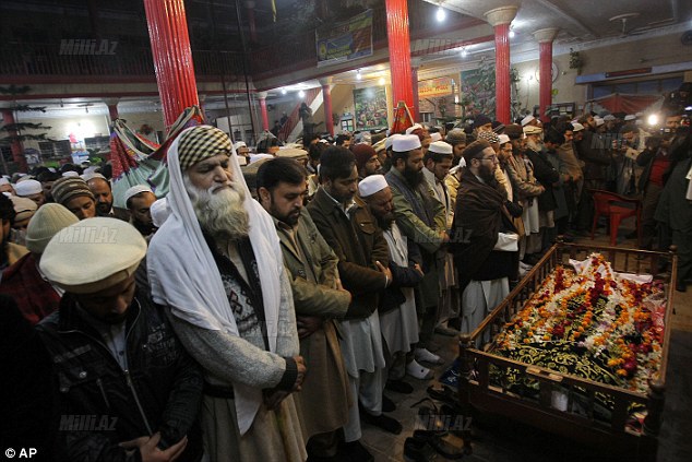 Məktəb qırğınının şoku hələ çəkilməyib - FOTO