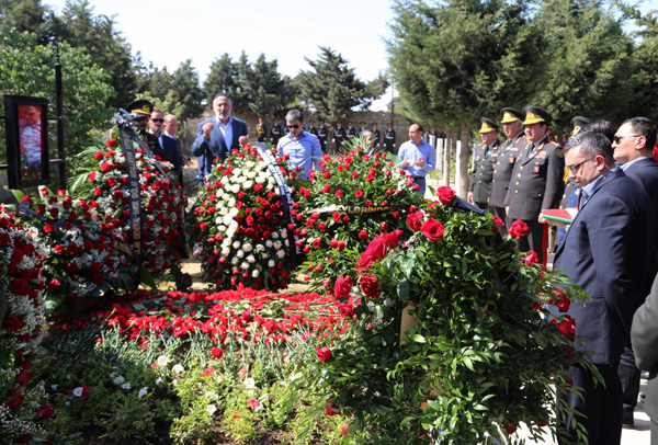 Azərbaycan Silahlı Qüvvələrinin generalı dəfn edildi - YENİLƏNİB