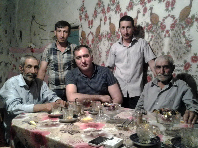 Heyvan yatağında Facebook və ya bir yaz gəlib ki, buralara, bah-bah-bah! - FOTO