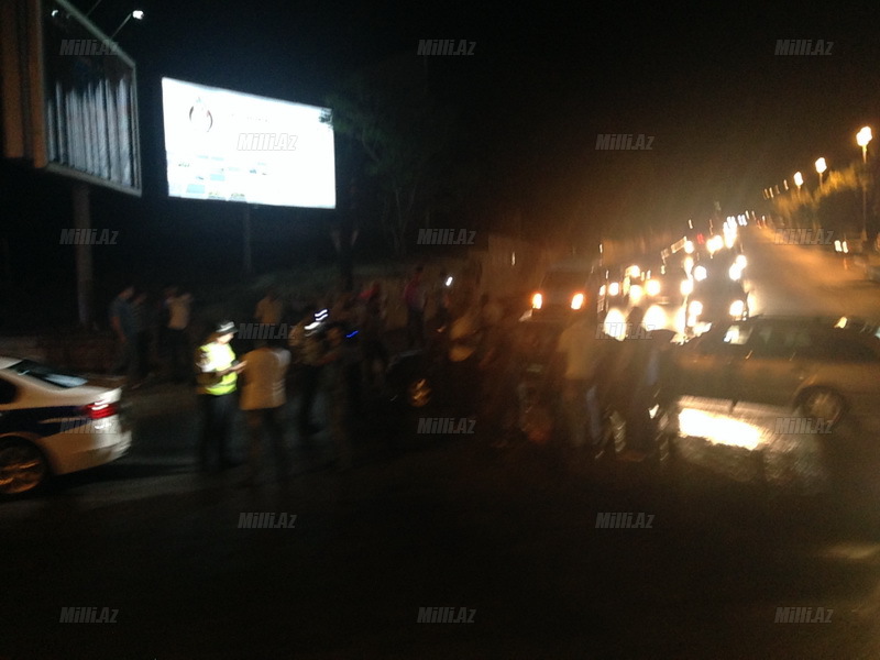 Bakıda iki avtomobil toqquşdu, tıxac yarandı - YENİLƏNİB - VİDEO - FOTO