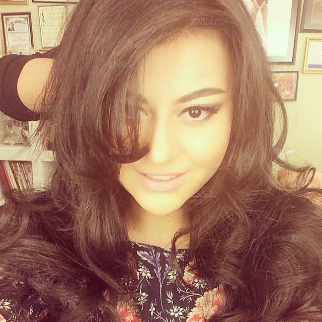 Azərbaycanlı sənətçilər Bakı metrosunda - FOTOSESSİYA