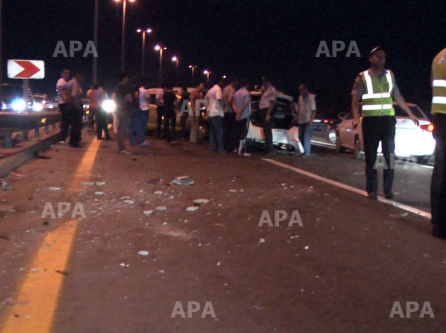 Bakıda qəzada qadın sürücünün maşını göydə oynadı: 2 yaralı - VİDEO - FOTO