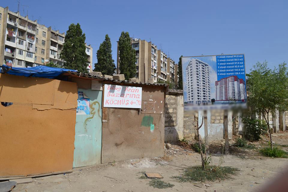 Bakıda məşhur bazar söküldü - FOTO