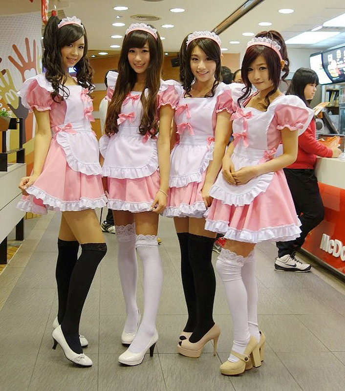 Çin restoranı: mini ətəkli qızlar - FOTOSESSİYA