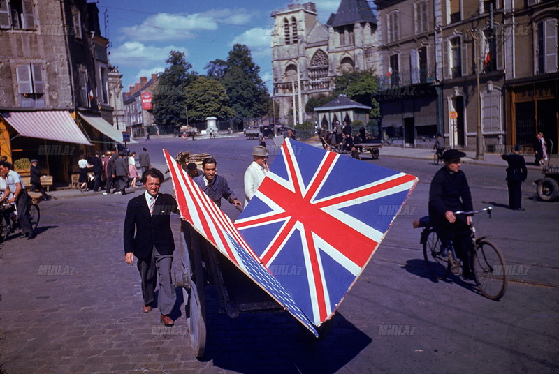 Azadlığa qovuşmuş Paris - FOTO