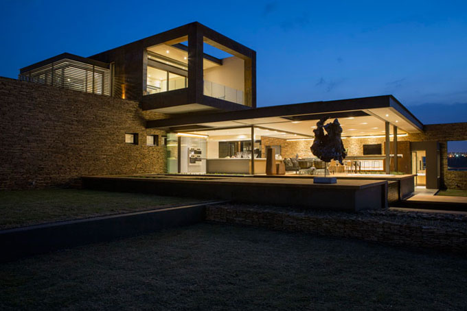 Pretoriyada ev - FOTO