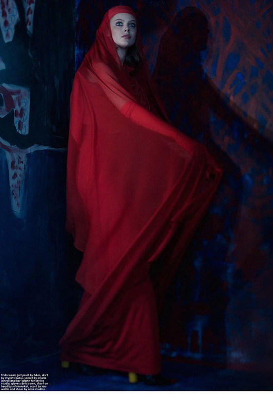 Xatirələrə dalmış model - FOTO
