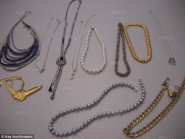 Limanda unudulan əşyalara baxın - FOTOSESSİYA