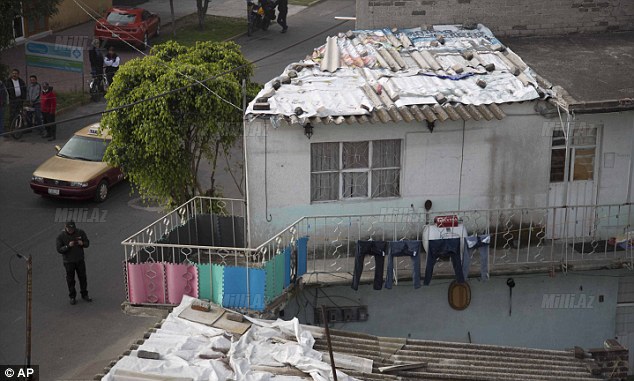 Mer və arvadı 43 tələbəyə divan tutdular - FOTO