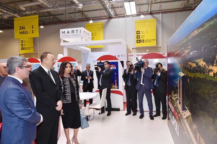 Prezident İlham Əliyev və xanımı Mehriban Əliyeva "AITF-2015" XIV Azərbaycan Beynəlxalq turizm və səyahətlər sərgisi ilə tanış olublar - YENİLƏNİB - FOTO