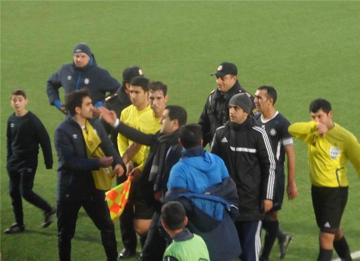 Sumqayıtda ara qarşıdı: "Eşidirsən, sənə nə deyirlər?" - FOTO