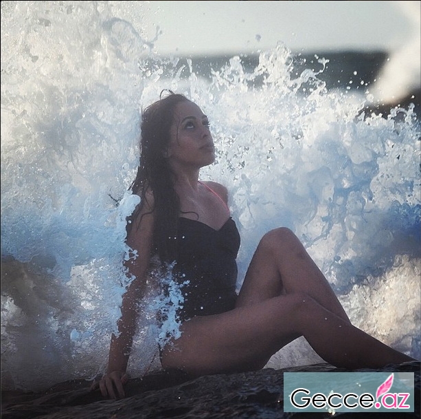 Azərbaycanlı modeldən bikinidə FOTOSESSİYA