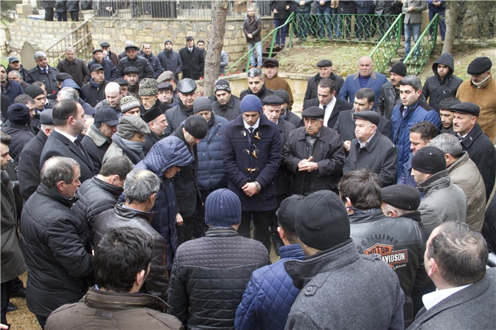 Çingiz Mustafayevin anası son mənzilə yola salındı - FOTO