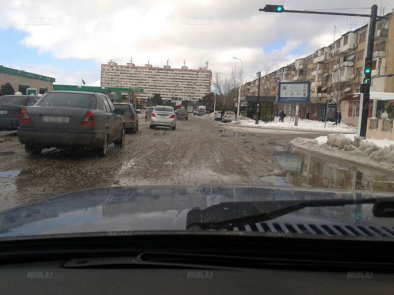 Gənclər şəhərini buzlu yollar qocaldır? - FOTO