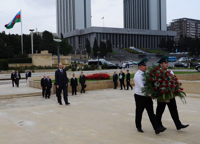 Nikolay Patruşev Fəxri və Şəhidlər xiyabanlarını ziyarət edib - FOTO