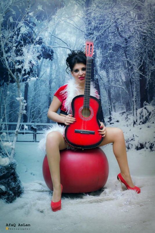 Azərbaycanlı müğənnidən 18+ təbrik - FOTO