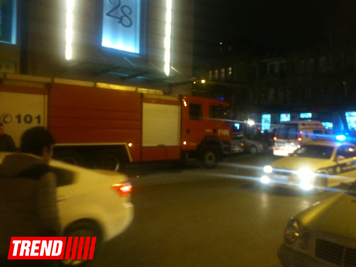 Bakıda "28 Mall" ticarət mərkəzində yanğın baş verib - YENİLƏNİB - VİDEO - FOTO