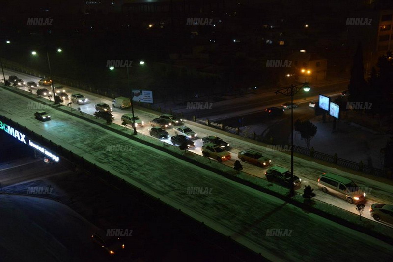Bakıya gələn yol, gecəyarı - FOTO