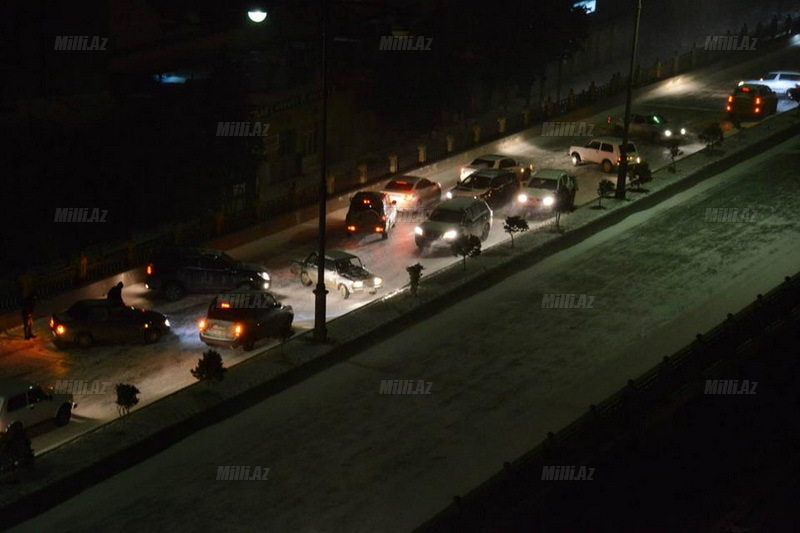 Bakıya gələn yol, gecəyarı - FOTO