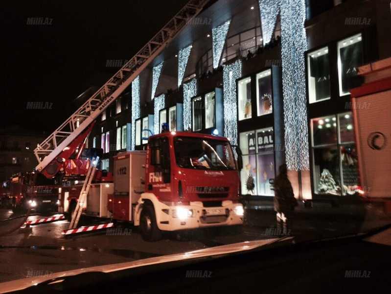 Bakıda "28 Mall" ticarət mərkəzində yanğın baş verib - YENİLƏNİB - VİDEO - FOTO