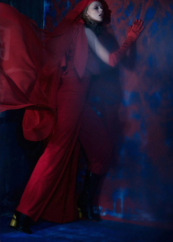 Xatirələrə dalmış model - FOTO