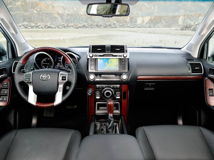 Toyota Prado yeniləndi - FOTO