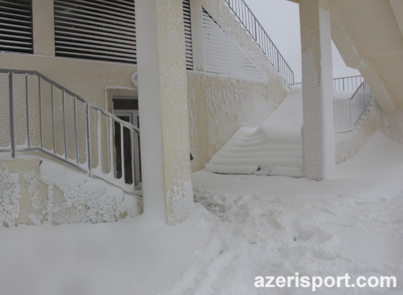 Yaşıl meydanımızda ağ xalı - FOTO