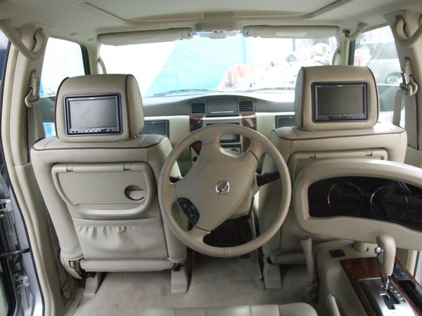 Sükanı arxada olan Nissan - FOTO