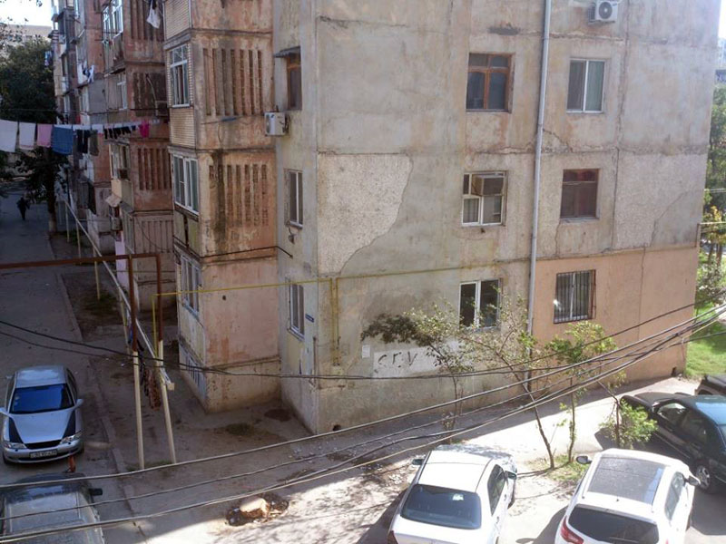 İcra hakimiyyətinin rəsmisi: "Bilirsiz hansı binalardır təhlükəli?" - FOTO