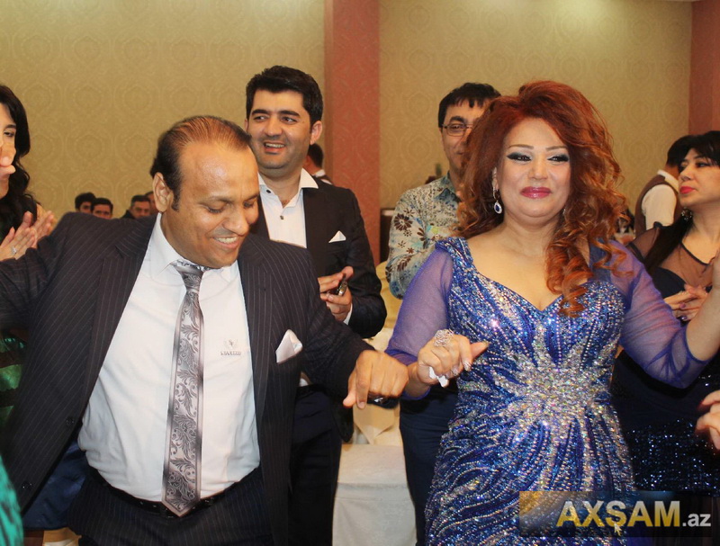 Ad günündə hönkür-hönkür ağlayan müğənniyə brilyant bağışladılar - FOTOSESSİYA