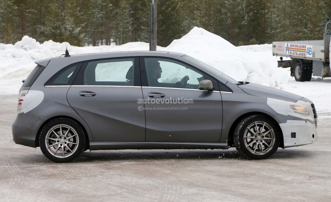 Mercedes B-Class sınanır - FOTO