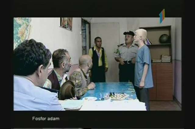 "Polis rəisinin öpüşməyini filmdən çıxartdıq" - FOTO