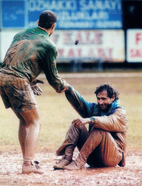 Məşhur türk futbolçu öldü - YENİLƏNİB - FOTO